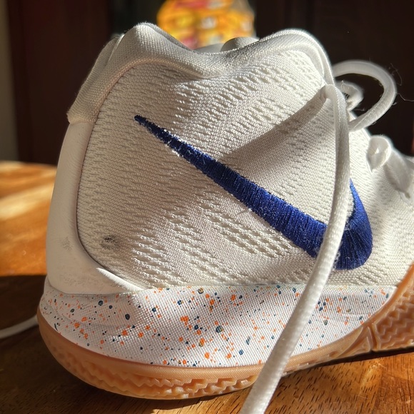 Nike Kyrie 4–Uncle Drew - Picture 2 of 8